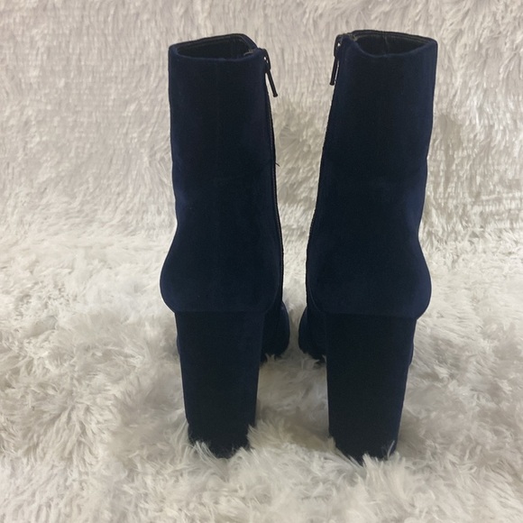 BCBGeneration BLUE VELVET WOMEN ANKLE BOOTS. SIZE- 7 B - Picture 2 of 7